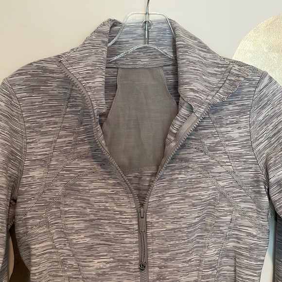 Lululemon Define jacket in light gray, size 6, great condition - Picture 2 of 5